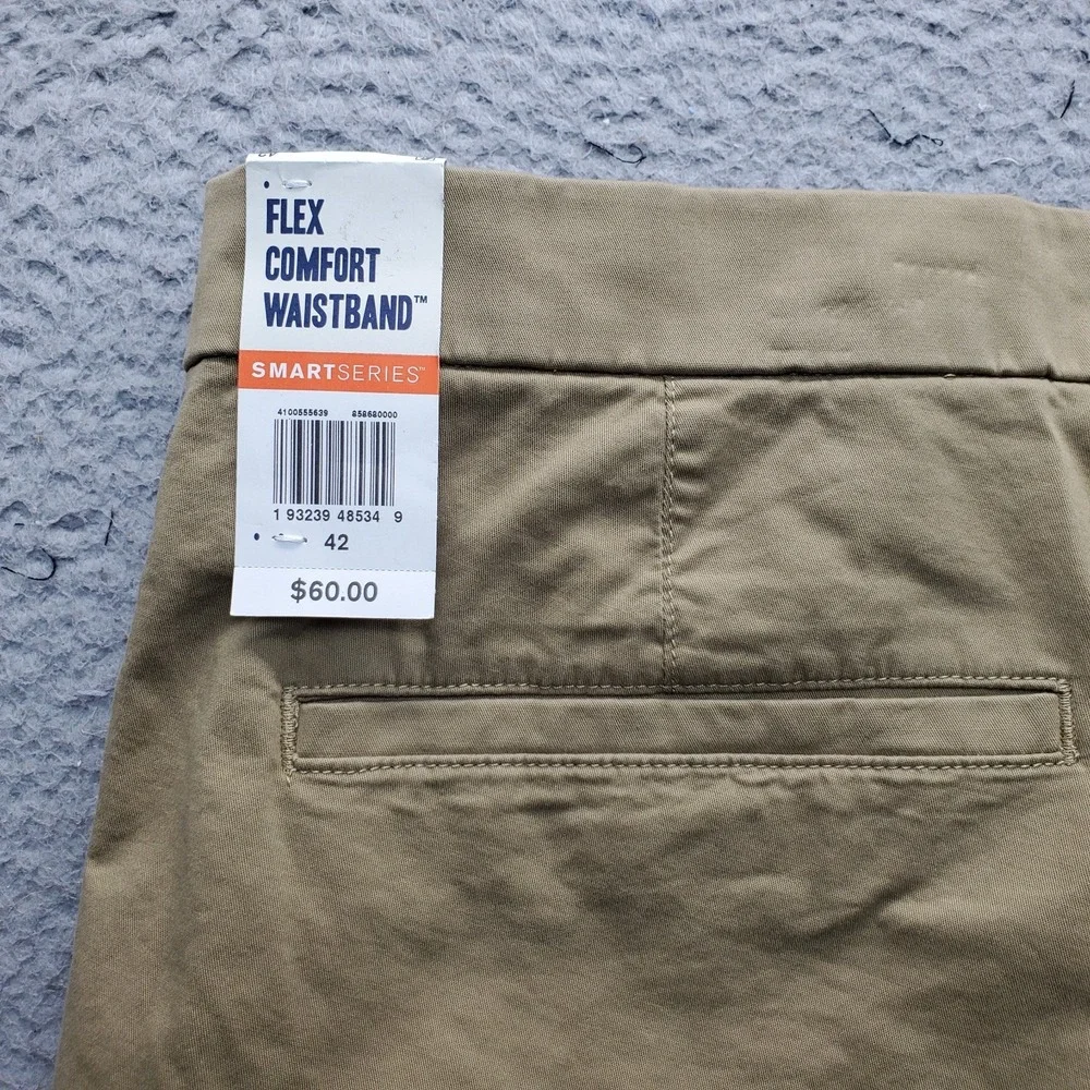 DOCKERS Supreme Flex Ultimate Shorts Mens 42‎ Brown Comfort Fit Flat Front